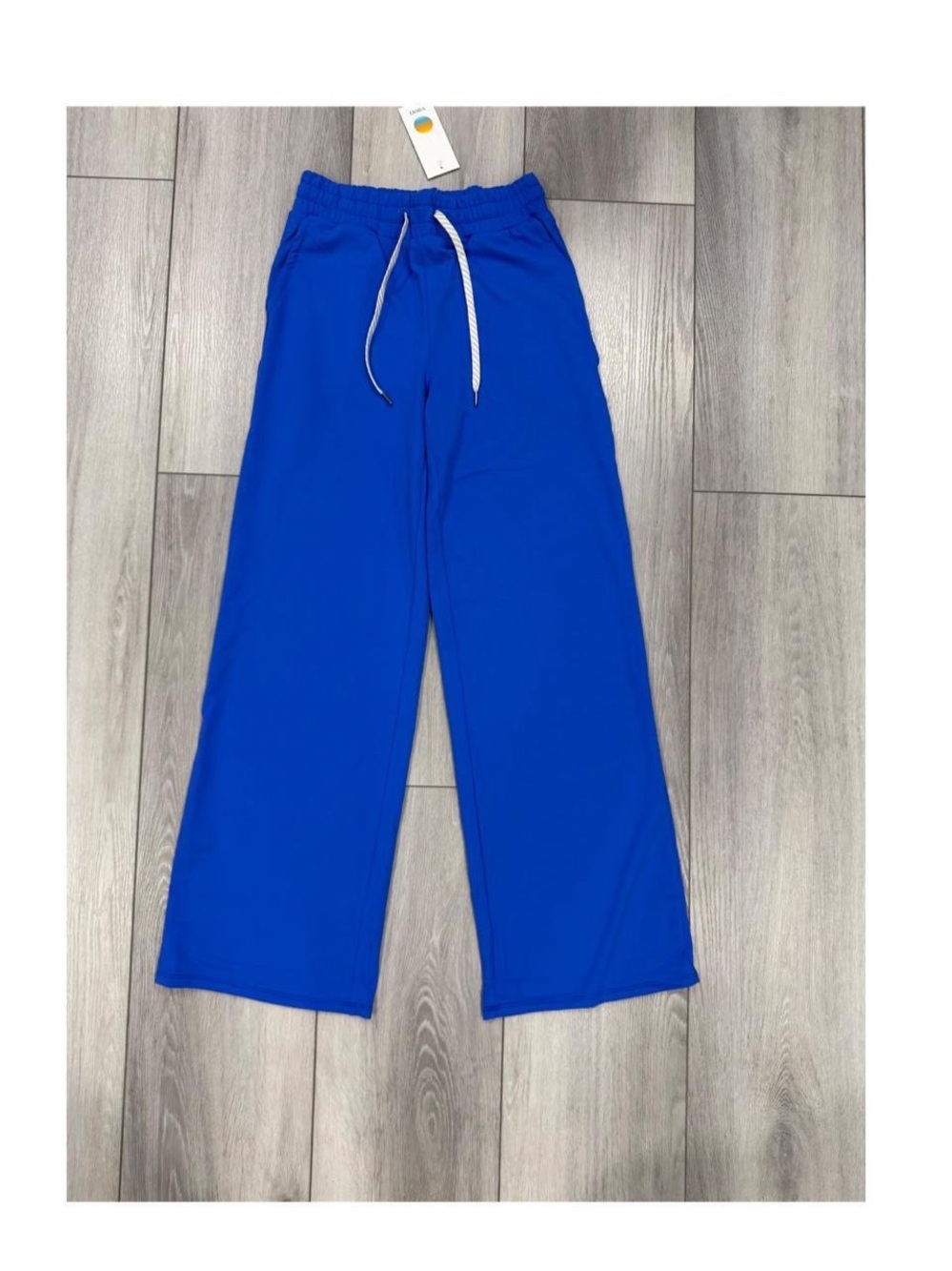 Vuori Women’s Halo Essential Wideleg Pants in Electric Blue. *NWT*